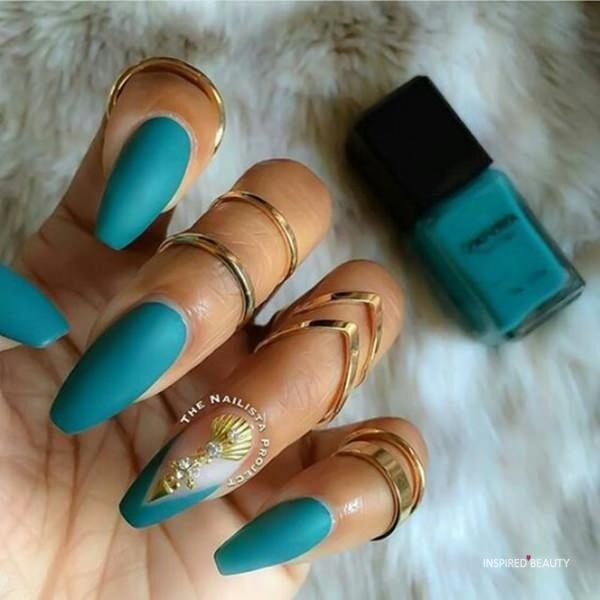 green nails