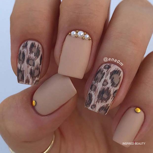 leopard print Short Acrylic Nails