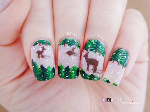 green Christmas nails