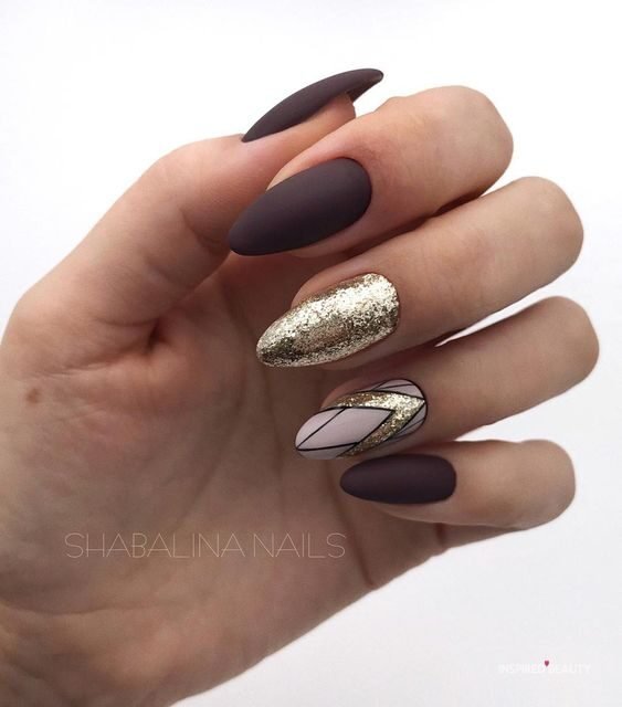 almond nails matte

