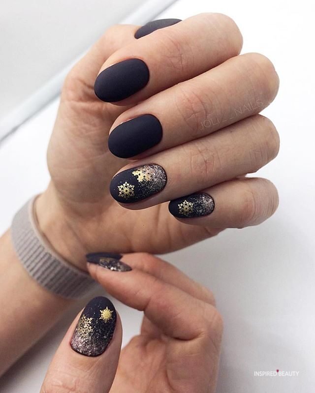 Black and gold snow flakes