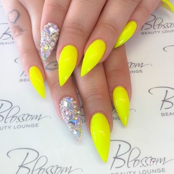 summer nails yellow