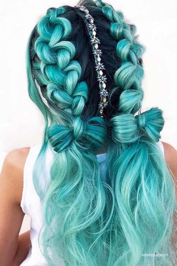 green hair color with plats 
