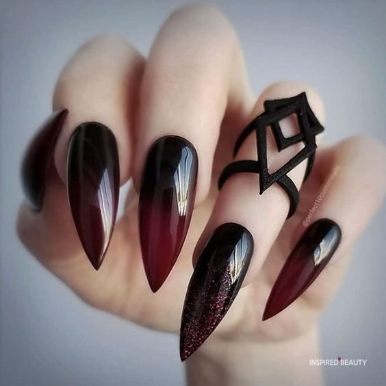 Creepy Halloween nails