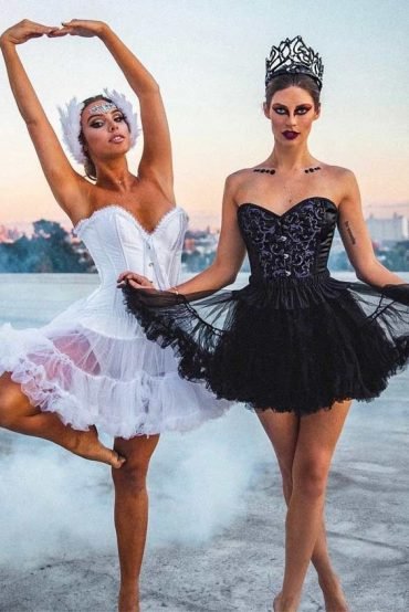 17 Best Friend duo Halloween Costumes 2022 - Inspired Beauty