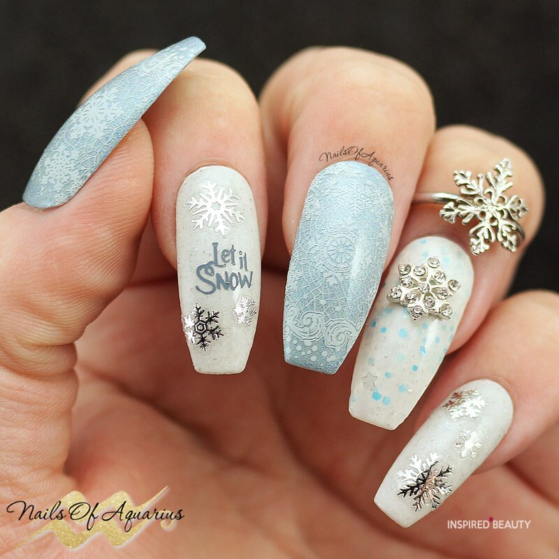 Light blue winter nails