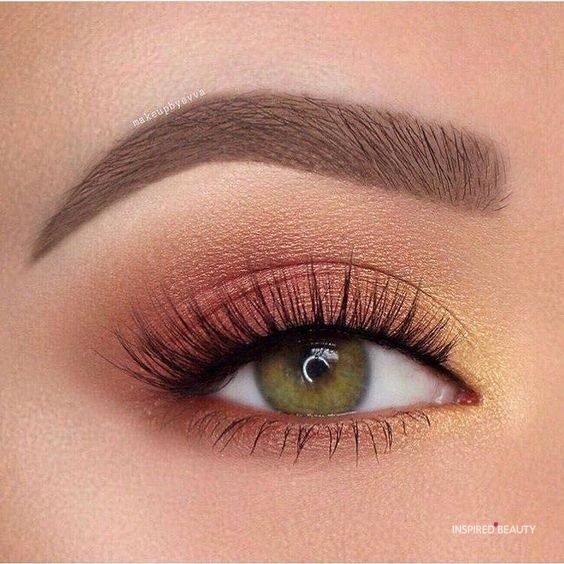 Eye-Catching Gold Blush Makeup Blend