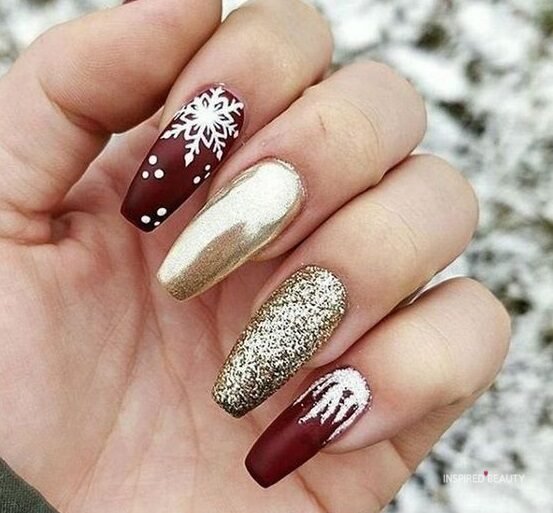 Gold christmas nails design