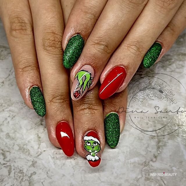 Grinch Christmas nails design 