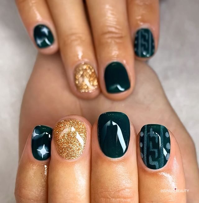 green holidays nails design