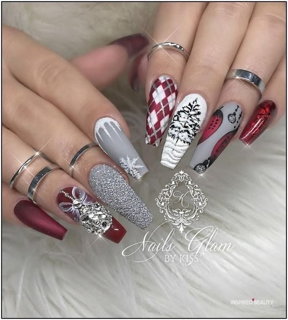 Sparkle christmas plaid nails