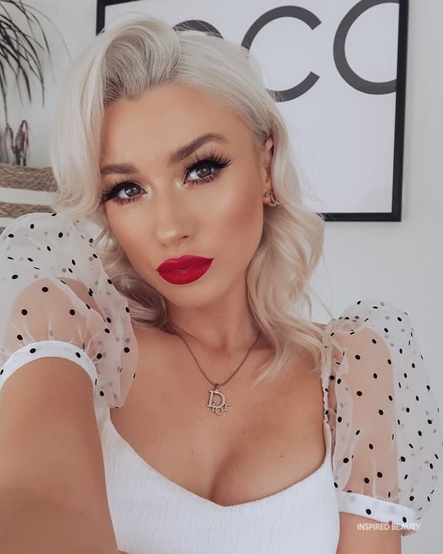 red lips makeup
