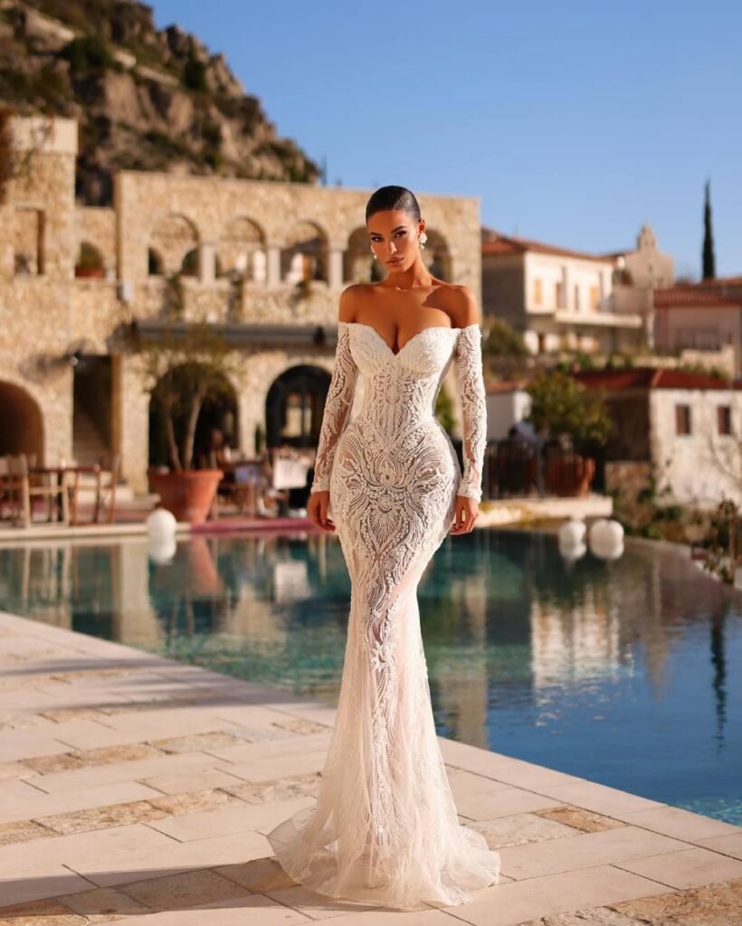 Elegant lace Long fishtail Wedding dress V-neck with long sleeves