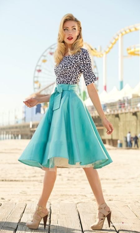 leopard Print Blouse with green skirt and heels so cute