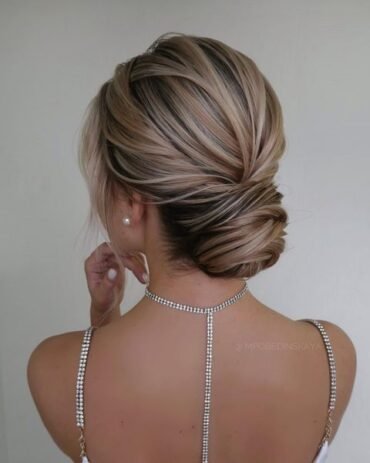 25 Elegant Bun Hairstyles - Inspired Beauty