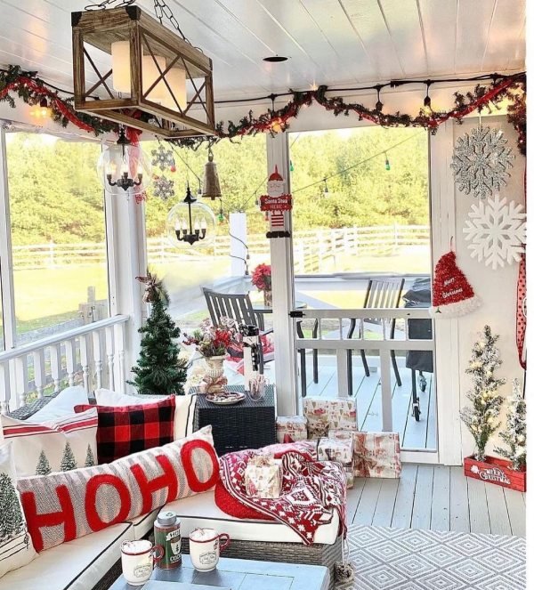 30+ Christmas Porch and Outdoor Decor Ideas