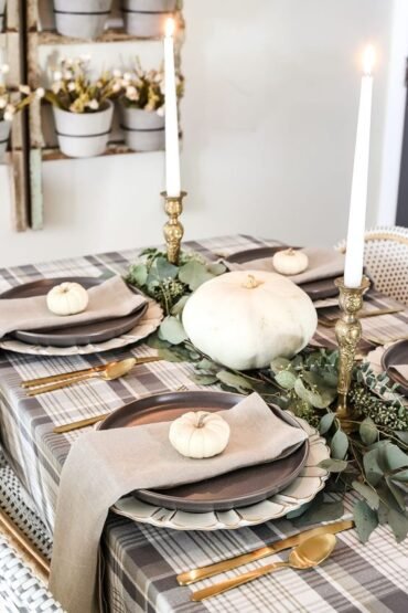 20 Modern Ideas for Thanksgiving Table Settings - Inspired Beauty