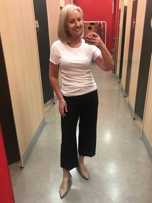 Black Loose Foot Pants and T-Shirt Outfit for 50-year-old women