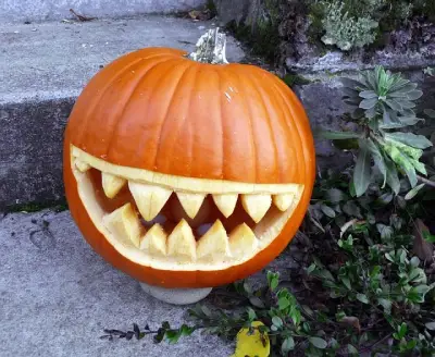 Scary outdoor Halloween decorations - Inspired Beauty