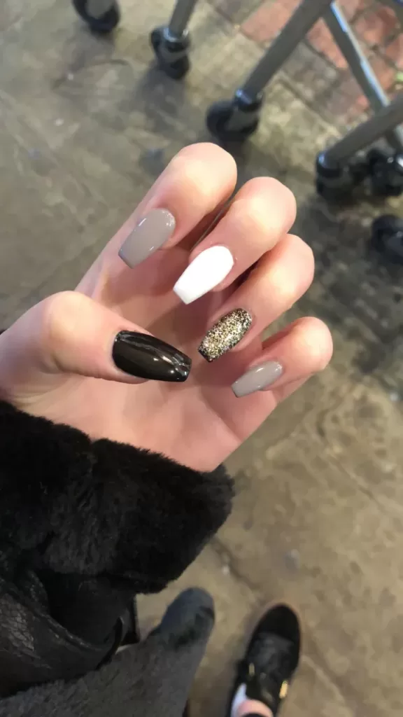 Grey, glitter gold, whwite and black nail