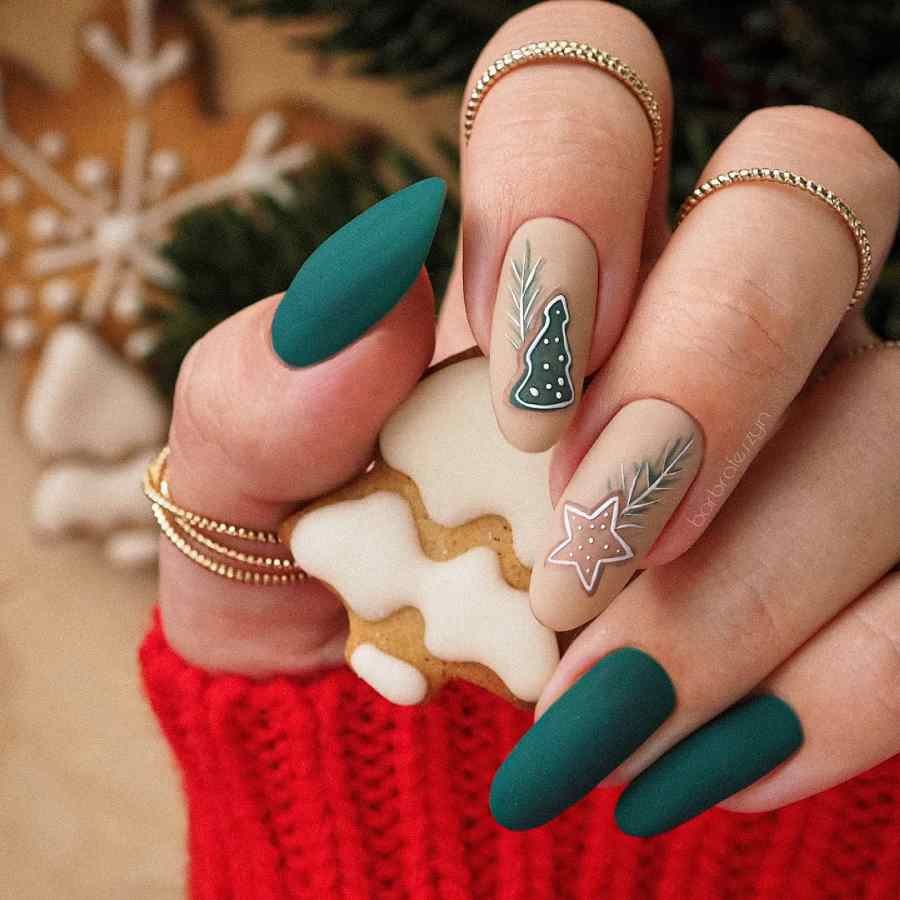 green Christmas nails design inspo