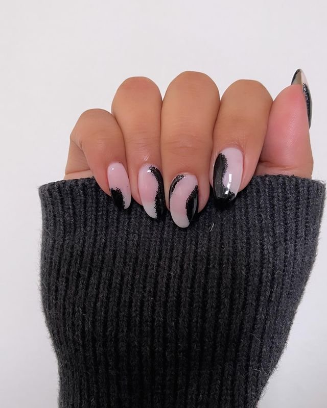 black minimalist nail art design 