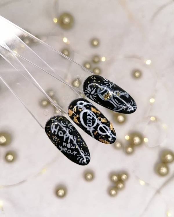 Black white and Gold Nails 2022 New Years Designs 