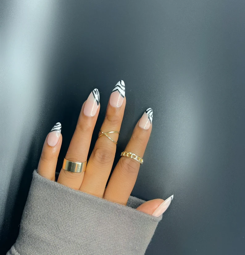 Black and white lines monochromatic Artificial Manicure