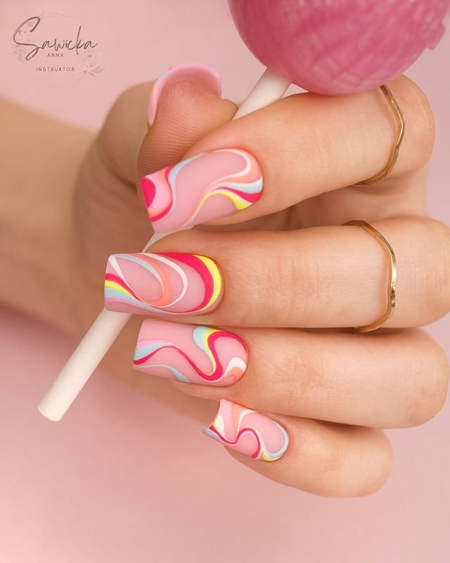 swirl nail art