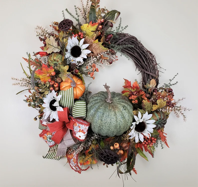 Fall wreath with Pumpkins Halloween Ideas