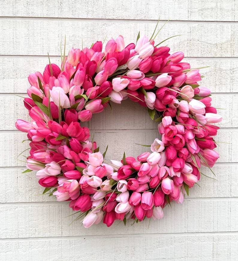 Elegant Pink and White Tulip Summer Wreath Design