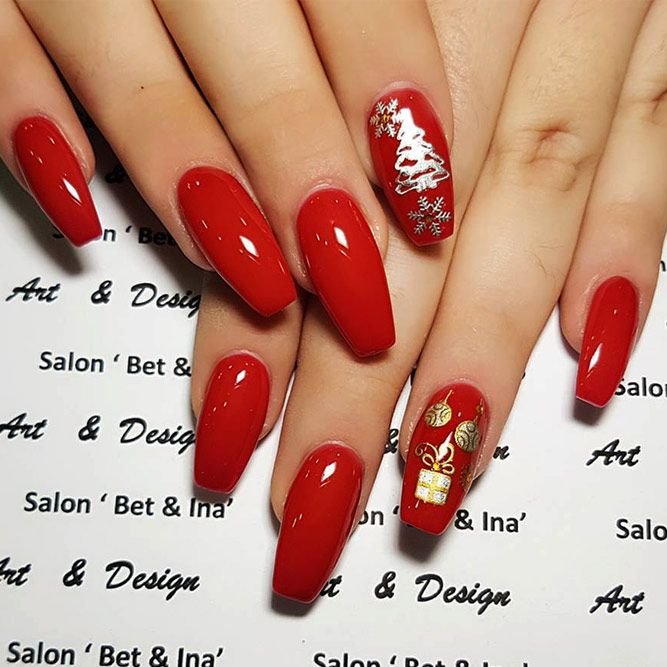 Red nails with gold Christmas tree design