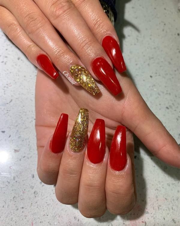 Coffin long red and gold nails 