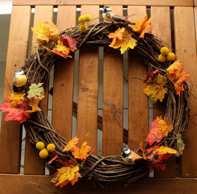 Fall Wreath with Birds and Leaves Design Ideas