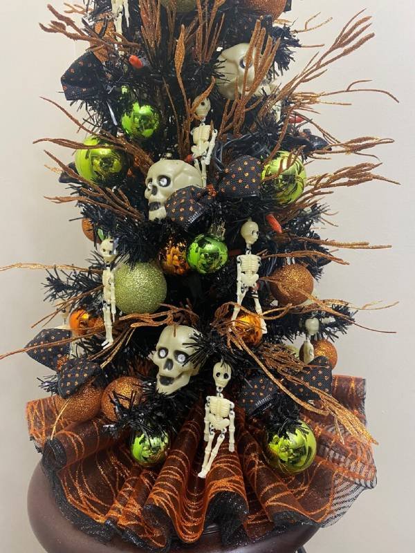 Halloween Tree Decorations Spooky Creative Ideas to Have Fun Designing