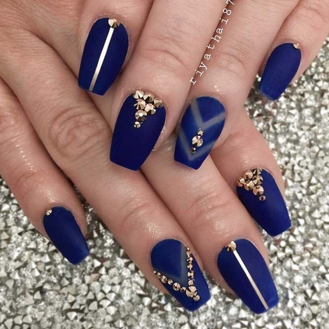 Dark blue nails design