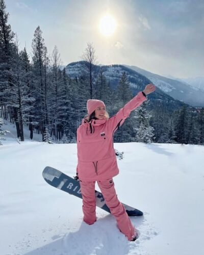 35 Cute Ski Outfits For Women Perfect For Winter - Inspired Beauty