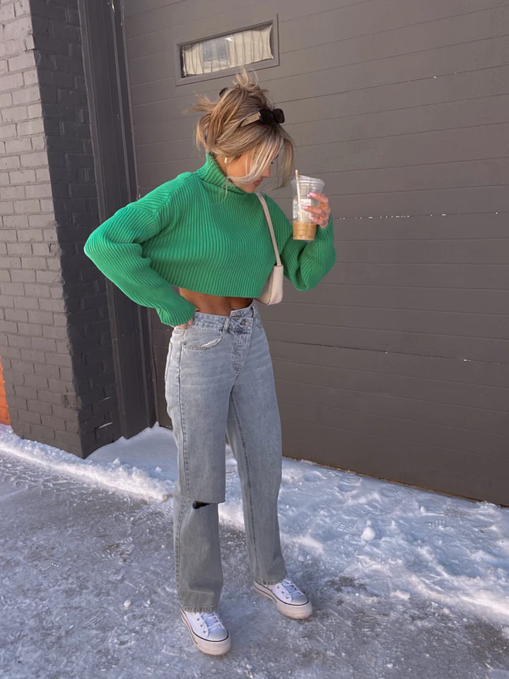 Cropped sweater and jeans outfit