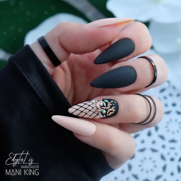 black lace nails with accent manicure