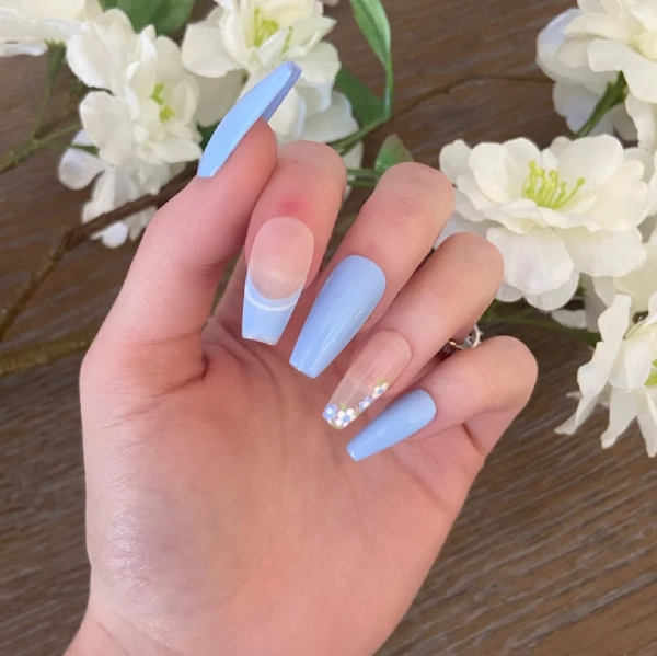 pretty blue nails