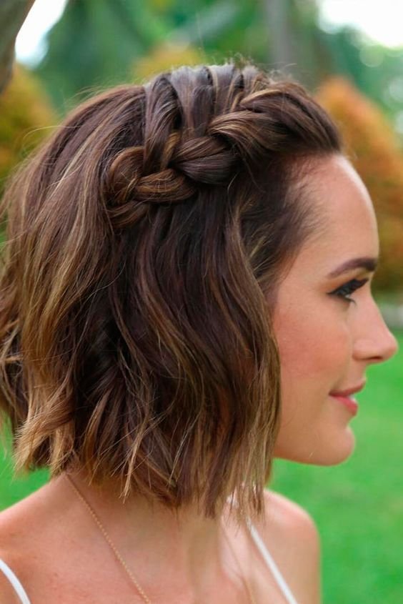 Short Easy Christmas Hairstyles with Simple Side Braids