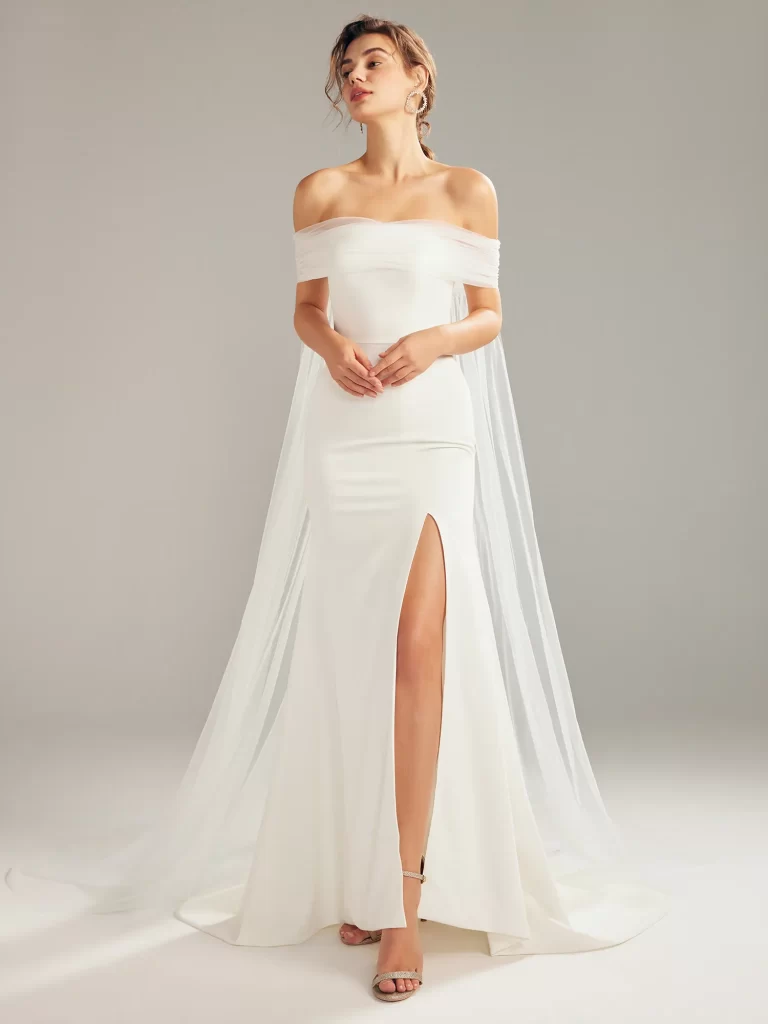 Elegantsliced thigh-high slit wedding gown