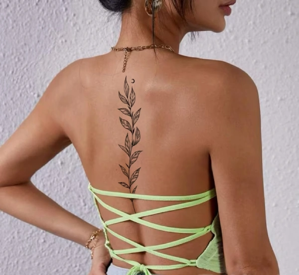 26 Baddie Women’s Feminine Spine Tattoos