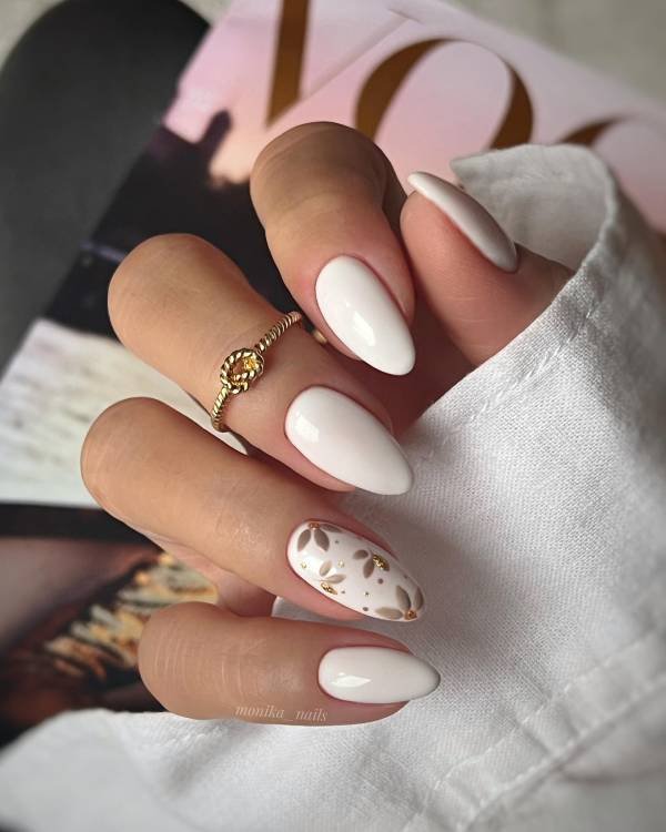 White accent nails with flowers