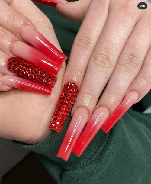 Long ombre red nails idea