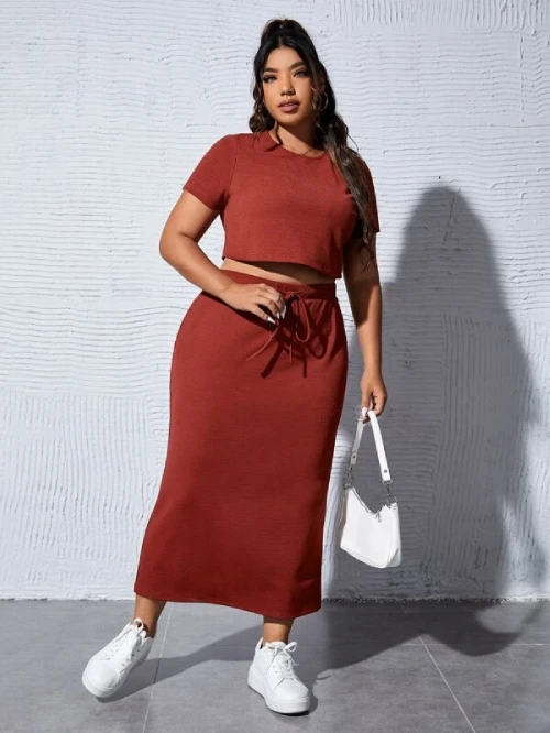 Solid Crop Tee & Drawstring Waist Skirt Plus size outfit idea