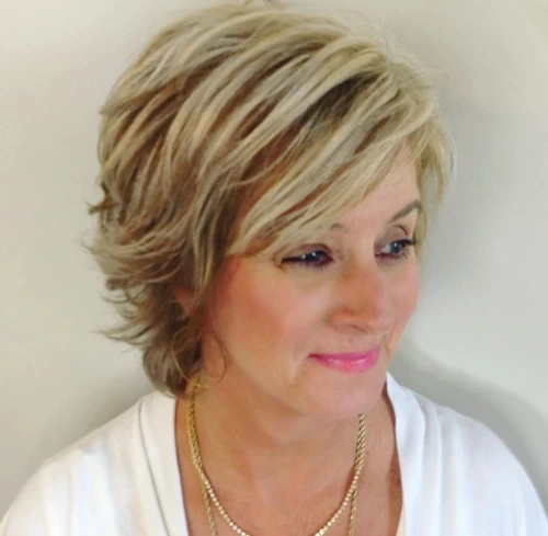 50 Classic Elegant Short Hairstyles For Mature Women - Inspired Beauty