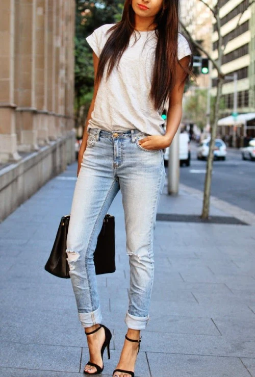 ripped jeans with white t-shirt 