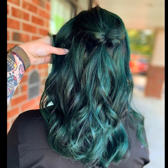 green hairstyle for women