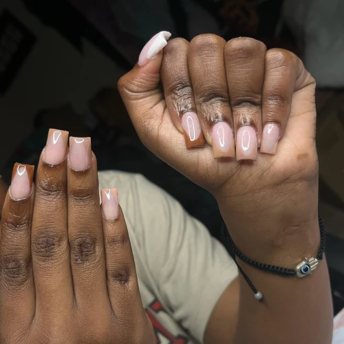 Light and bright Brown short French tip nails